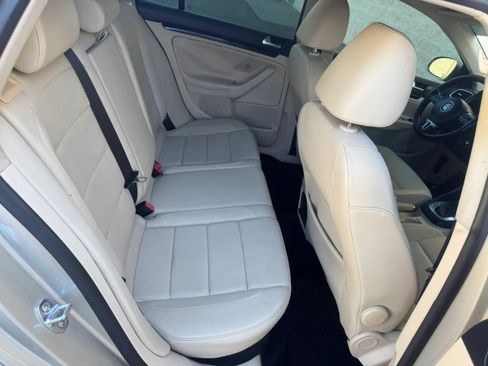 Used 2013 Volkswagen Jetta TDI FWD image 16