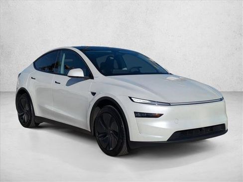 Used 2026 Tesla Model Y 2WD image 3