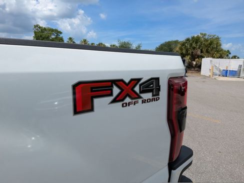 Used 2021 Ford F250 Lariat w/ Lariat Ultimate Package AWD/4WD image 13