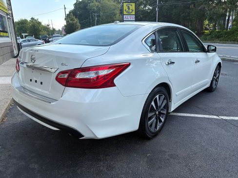 Used 2016 Nissan Altima 2.5 SL w/ 2.5 Technology w/LED Package FWD image 5