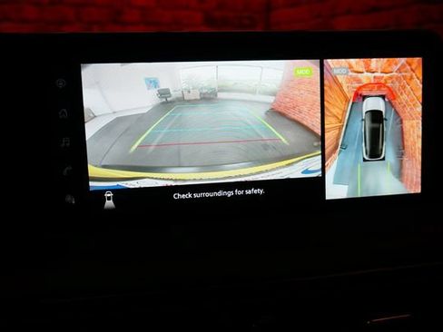 Used 2025 Nissan Kicks SR w/ Illumination Package AWD/4WD image 18