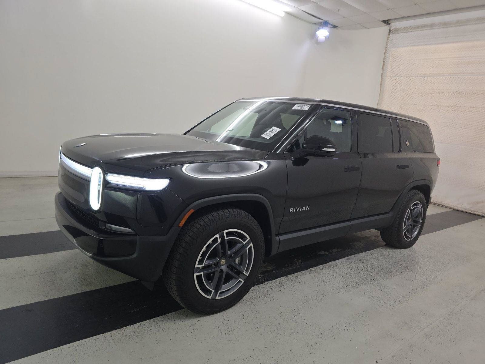 Used 2025 Rivian R1S Adventure Dual AWD/4WD image 3