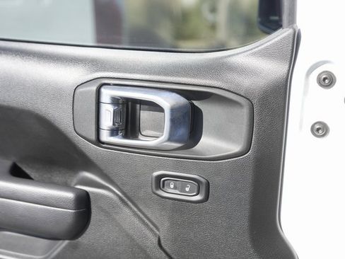 Used 2025 Jeep Gladiator Sport image 28