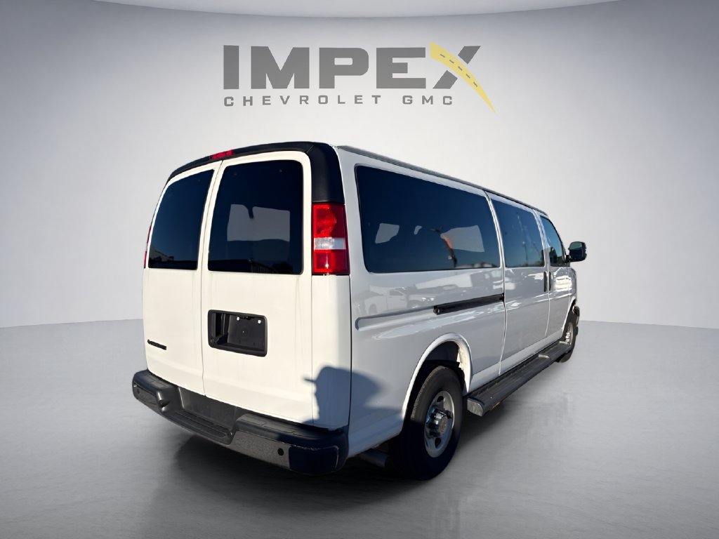 Used 2025 Chevrolet Express 3500 LT w/ LT Preferred Equipment Group RWD image 5