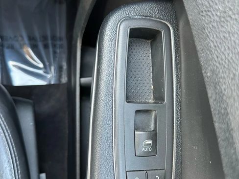 Used 2016 Chrysler 300 Limited image 26