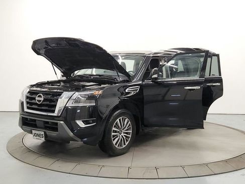 Used 2024 Nissan Armada SL image 11