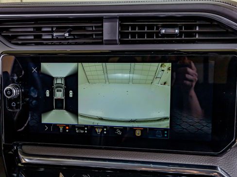 Used 2025 GMC Sierra 1500 Denali w/ Technology Package AWD/4WD image 26