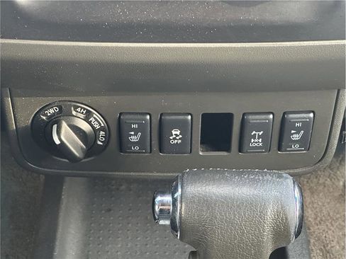 Used 2015 Nissan Frontier PRO-4X image 26