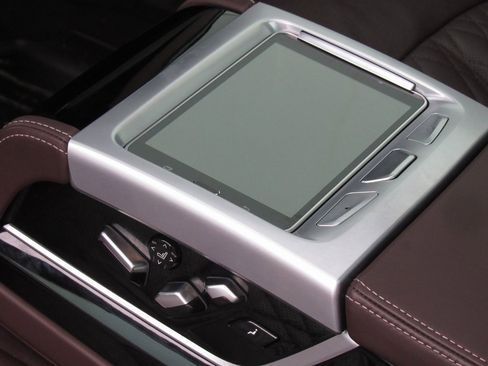 Used 2020 BMW ALPINA B7 xDrive w/ Luxury Rear Seating Package image 18