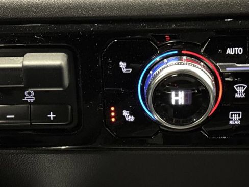 Used 2025 GMC Sierra 1500 Elevation image 7