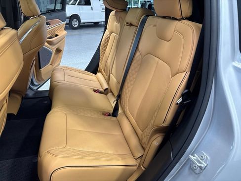 Used 2025 Jeep Grand Cherokee Summit AWD/4WD image 41
