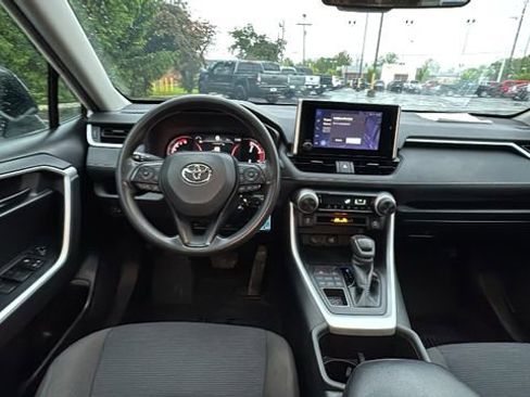 Used 2023 Toyota RAV4 LE AWD/4WD image 9