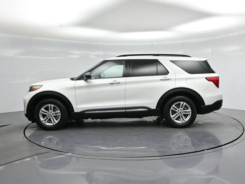 Certified 2023 Ford Explorer XLT w/ Equipment Group 202A RWD image 31