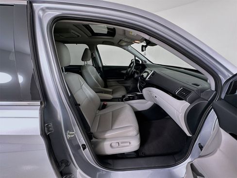 Used 2017 Honda Pilot Touring image 33