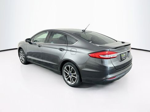 Used 2017 Ford Fusion SE w/ Equipment Group 201A FWD image 5