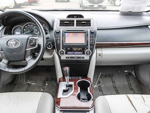 Used 2012 Toyota Camry XLE w/ Leather Pkg image 12
