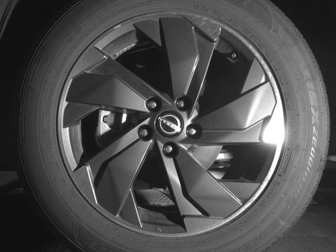 Used 2025 Nissan Rogue SV FWD image 12