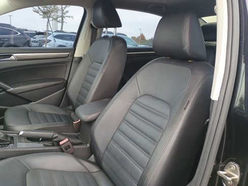 Used 2018 Volkswagen Passat 2.0T SEL Premium image 14