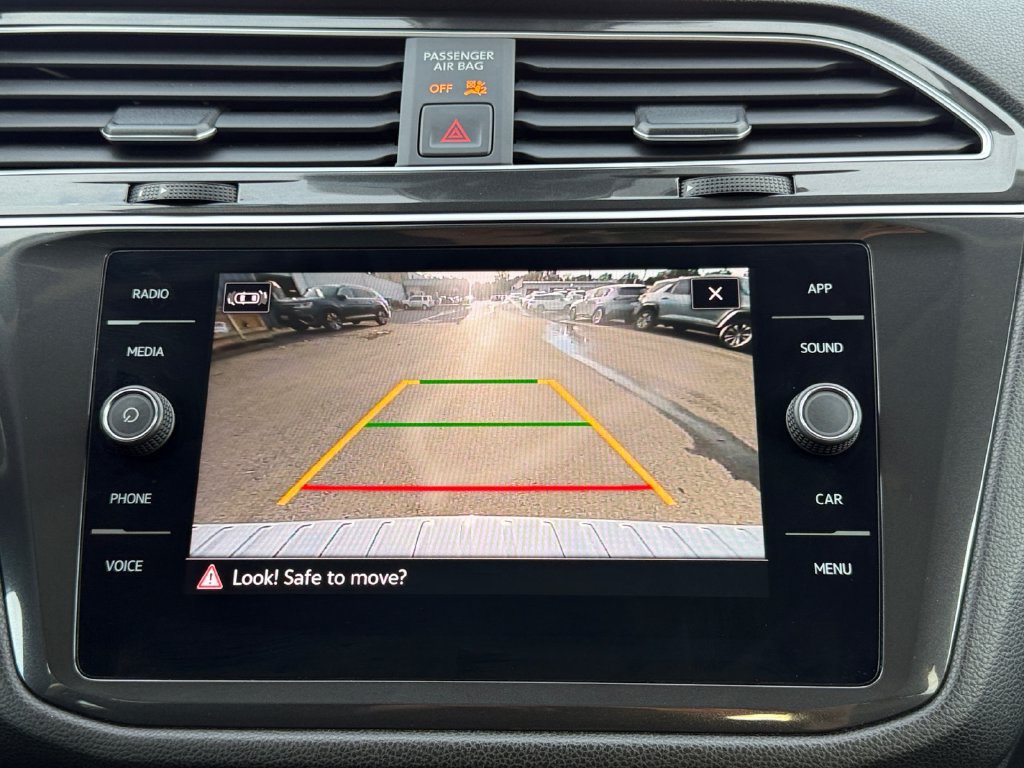 Used 2023 Volkswagen Tiguan SE w/ Panoramic Sunroof Package AWD/4WD image 15