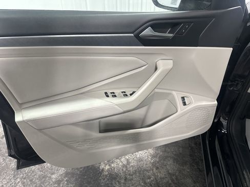 Used 2022 Volkswagen Jetta SE FWD image 11