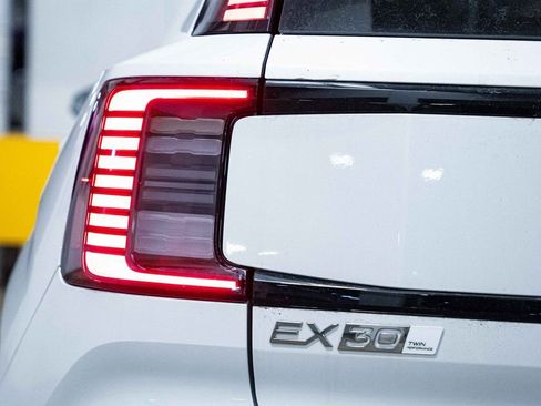 New 2026 Volvo EX30 Plus w/ Protection Package Premier image 4