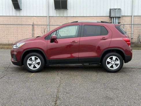 Certified 2022 Chevrolet Trax LT w/ Driver Confidence Package image 2