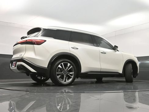 Used 2023 INFINITI QX60 Luxe w/ Vision Package FWD image 36