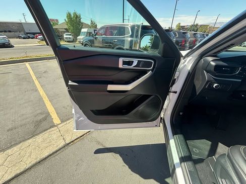 Used 2021 Ford Explorer XLT w/ Equipment Group 202A image 10