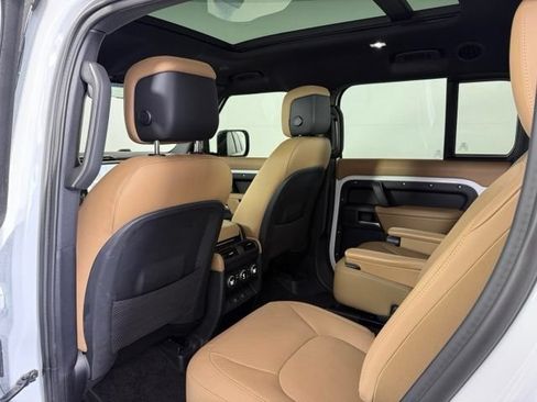 Used 2025 Land Rover Defender 130 X-Dynamic SE AWD/4WD image 21