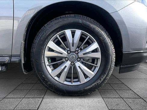 Used 2020 Nissan Pathfinder S image 8