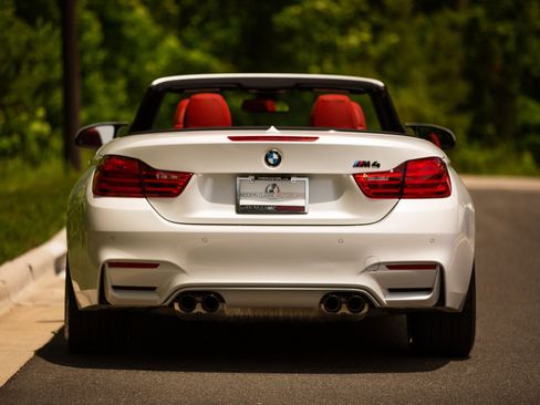 Used 2017 BMW M4 Convertible w/ Competition Package RWD image 10