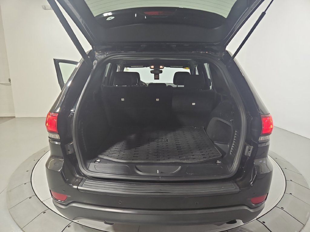 Used 2019 Jeep Grand Cherokee Laredo RWD image 22