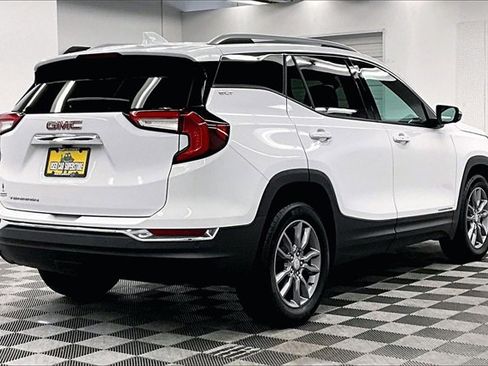 Used 2023 GMC Terrain SLT w/ Tech Package image 12