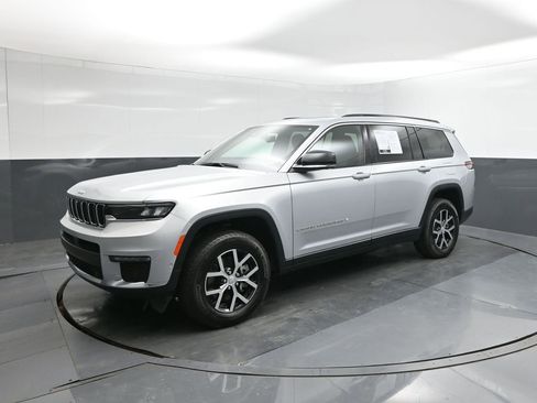 Used 2024 Jeep Grand Cherokee L Limited w/ Luxury Tech Group II image 30