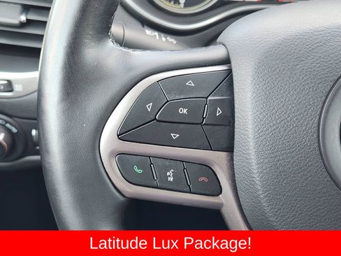 Used 2021 Jeep Cherokee Latitude Lux w/ Comfort/Convenience Group AWD/4WD image 37