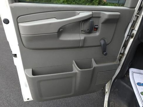 Used 2004 GMC Savana 3500 image 9