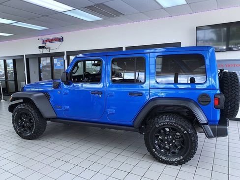 Used 2023 Jeep Wrangler Unlimited w/ Cold Weather Group AWD/4WD image 3