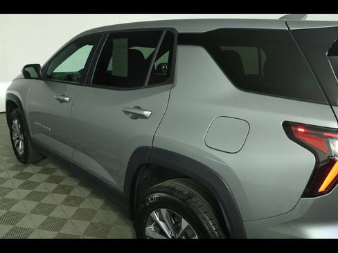 Used 2025 Chevrolet Equinox LT w/ Safety and Technology Package AWD/4WD image 15