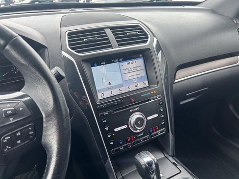 Used 2017 Ford Explorer Limited image 23