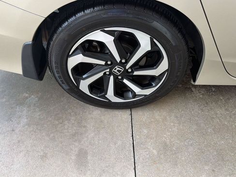 Used 2017 Honda Accord EX-L image 40