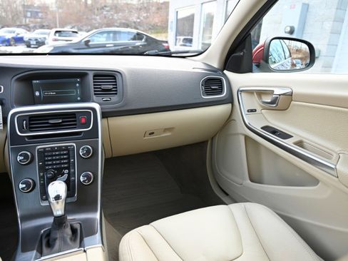 Used 2013 Volvo S60 T5 image 12