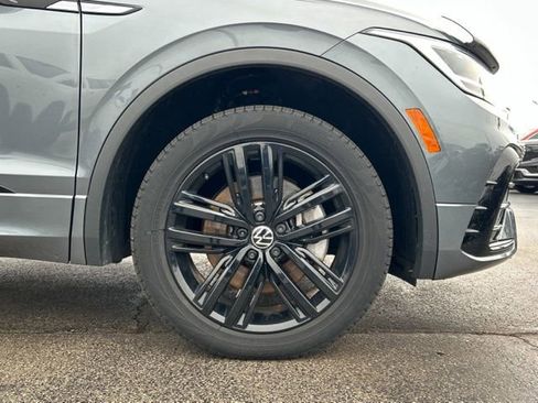 Used 2022 Volkswagen Tiguan SE R-Line AWD/4WD image 16