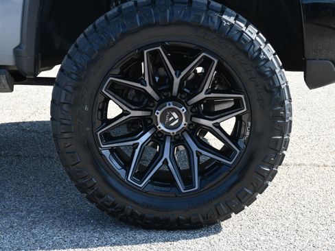 Used 2025 Chevrolet Silverado 2500 ZR2 w/ Technology Package image 13