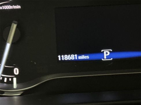 Used 2017 Honda Pilot Touring image 12