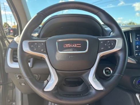 Used 2024 GMC Terrain SLT image 21