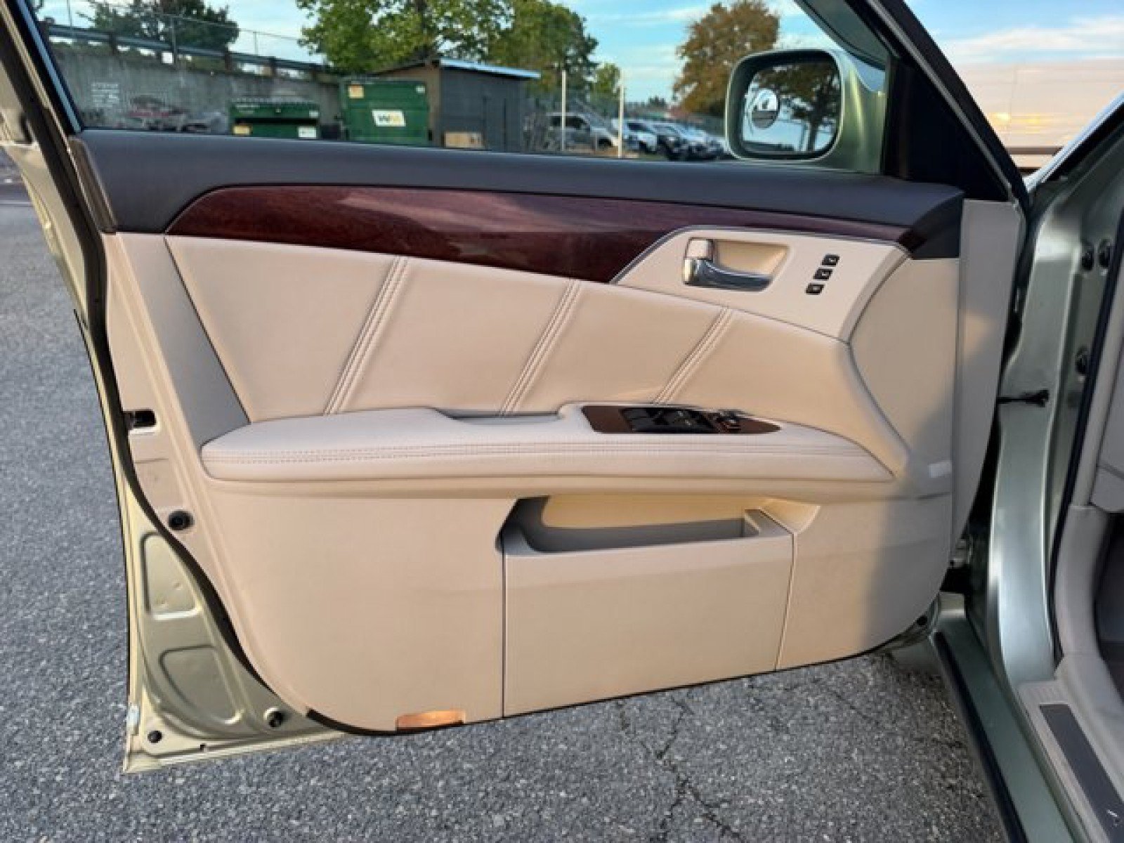 Used 2009 Toyota Avalon Limited FWD image 19