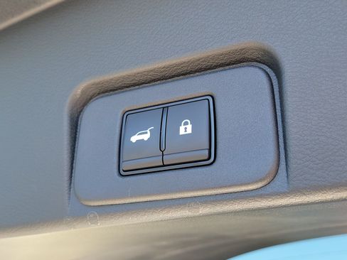 Certified 2024 Nissan Rogue Platinum w/ Platinum Premium Package FWD image 7
