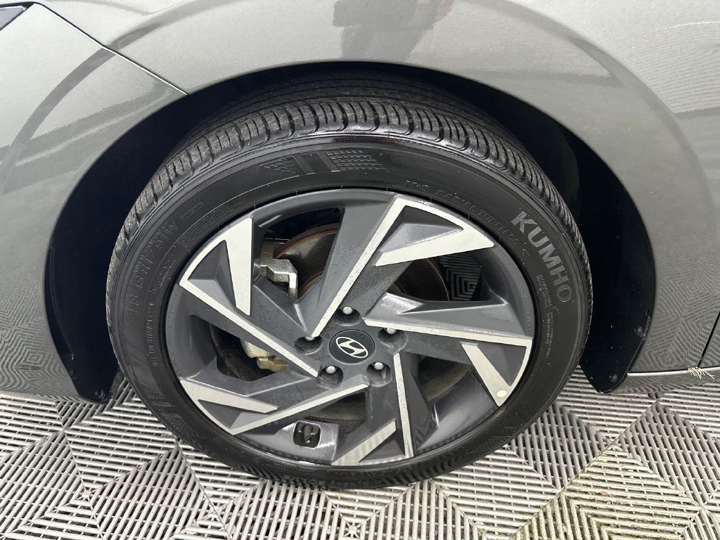 Used 2025 Hyundai Elantra Limited FWD image 12