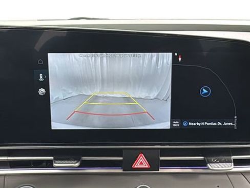 Used 2024 Hyundai Elantra SEL FWD image 23