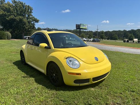 Used 2007 Volkswagen Beetle Coupe w/ Package 1 FWD image 3